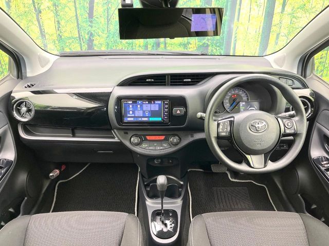 TOYOTA VITZ HYBRID 2019 Image 31