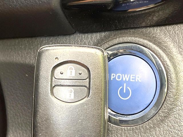 TOYOTA VITZ HYBRID 2019 Image 31