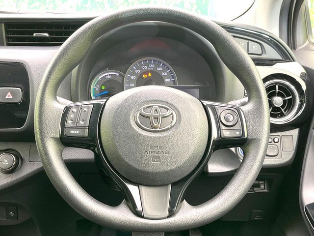 TOYOTA VITZ HYBRID 2019 Image 31