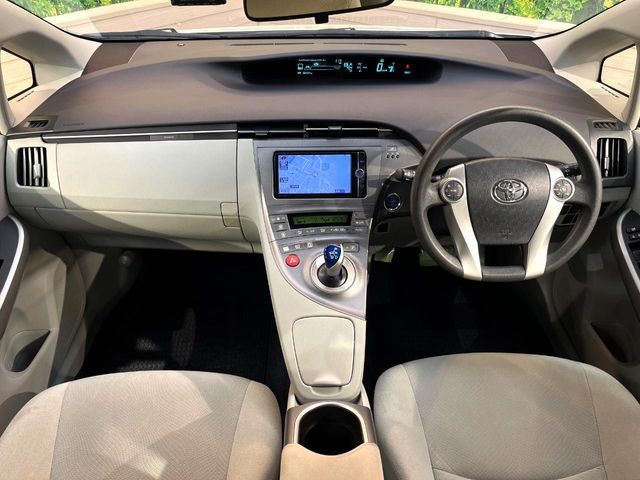 TOYOTA PRIUS 2015 Image 31