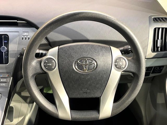 TOYOTA PRIUS 2015 Image 31