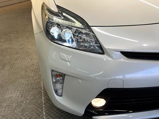 TOYOTA PRIUS 2015 Image 31