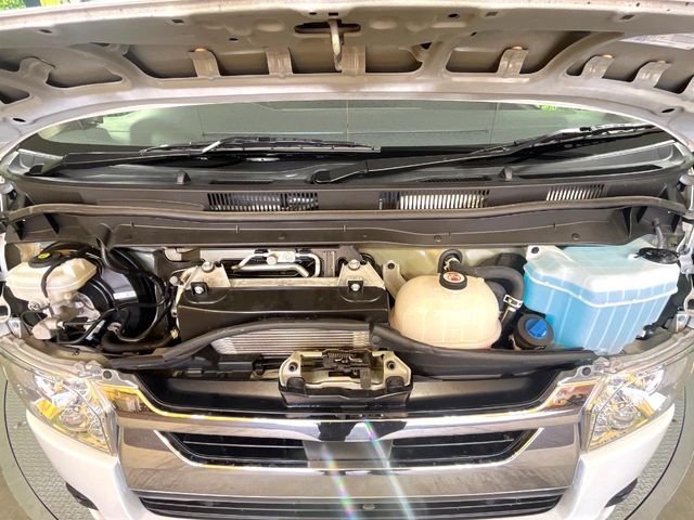 TOYOTA HIACE VAN 2WD 2023 Image 31