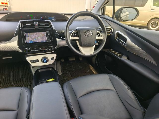 TOYOTA PRIUS 2016 Image 31