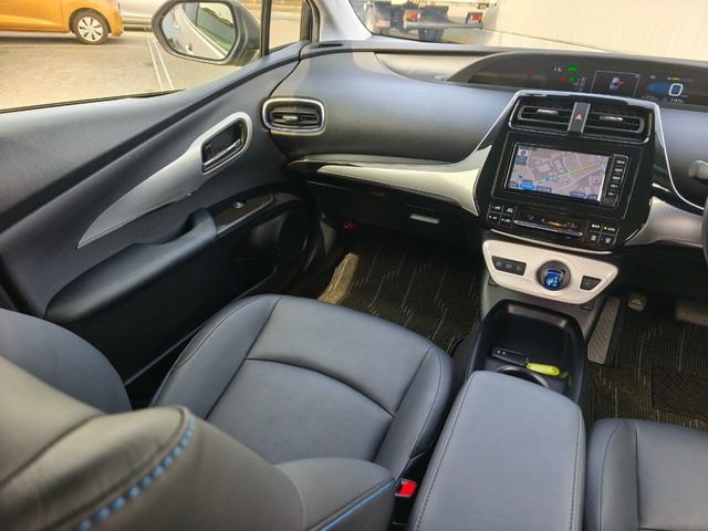 TOYOTA PRIUS 2016 Image 31