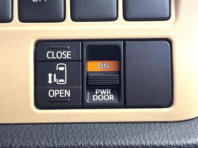 TOYOTA NOAH 2014 Image 31