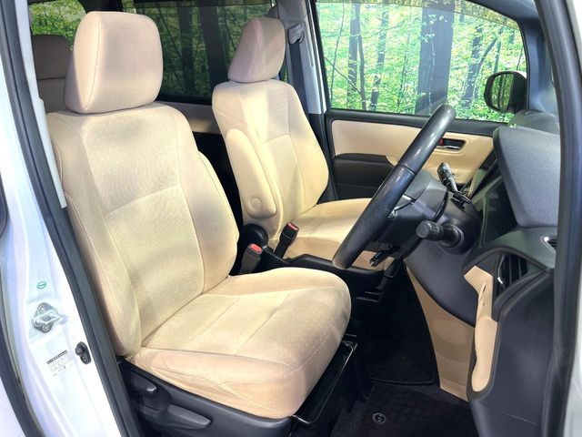 TOYOTA NOAH 2014 Image 31