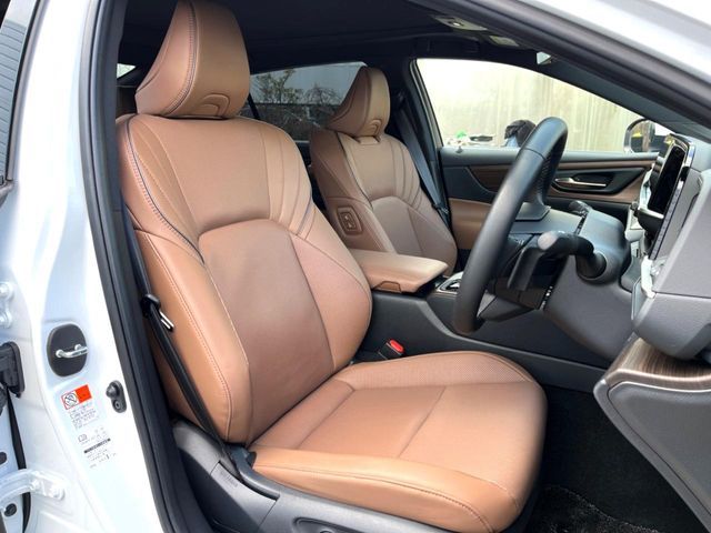 TOYOTA CROWN SEDAN HYBRID 2024 Image 31