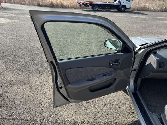 NISSAN SUNNY SEDAN 2001 Image 31