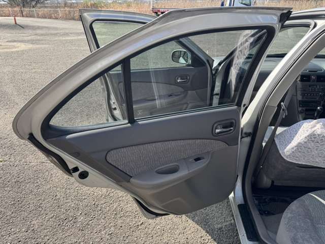 NISSAN SUNNY SEDAN 2001 Image 31