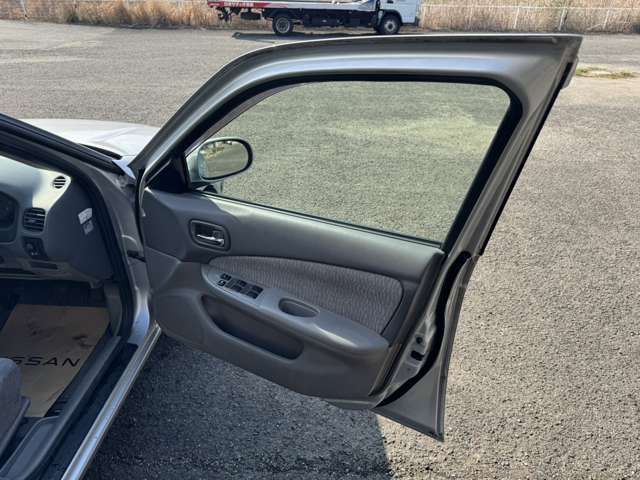 NISSAN SUNNY SEDAN 2001 Image 31