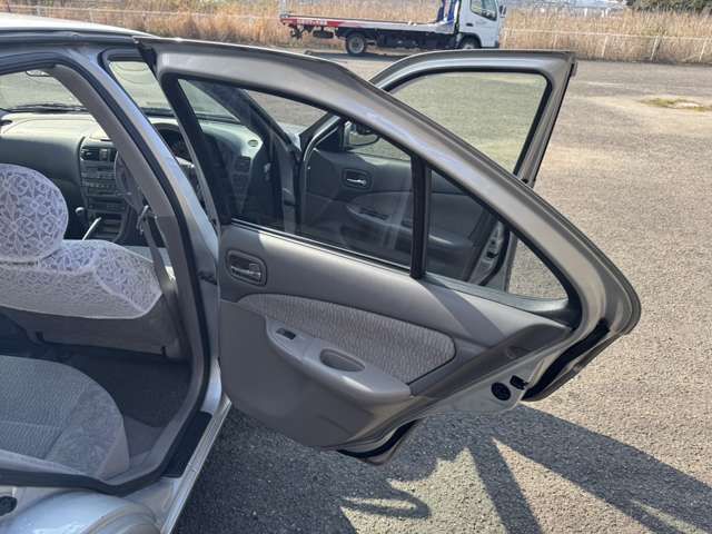 NISSAN SUNNY SEDAN 2001 Image 31