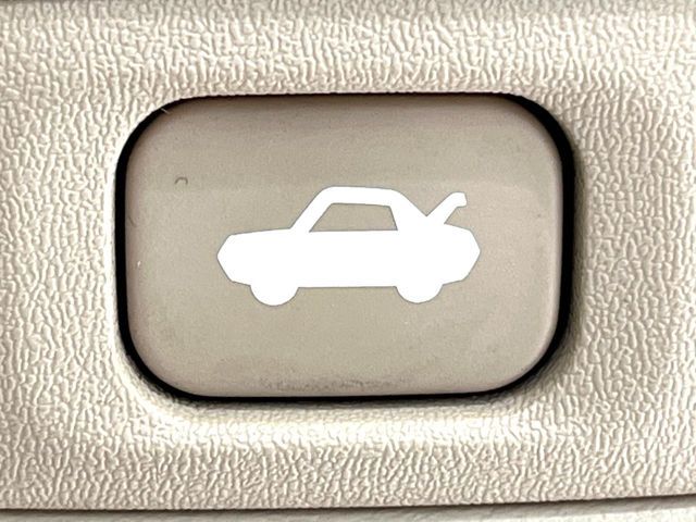 TOYOTA CROWN SEDAN 2010 Image 31