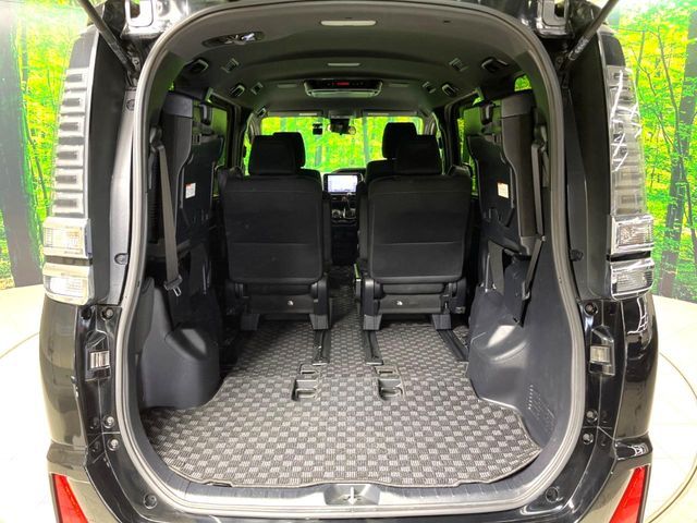 TOYOTA VOXY 2018 Image 31