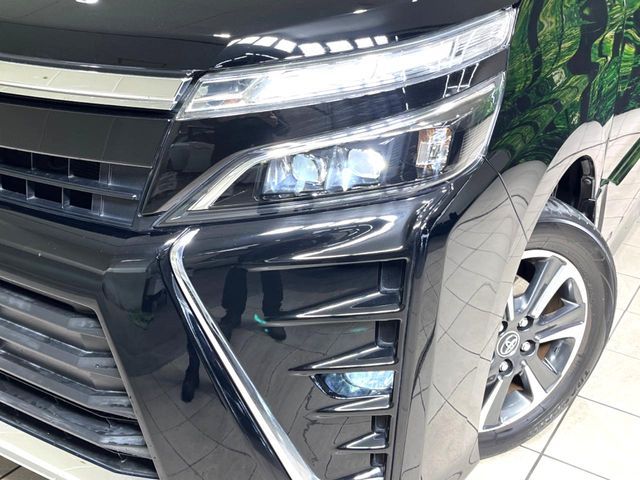 TOYOTA VOXY 2018 Image 31