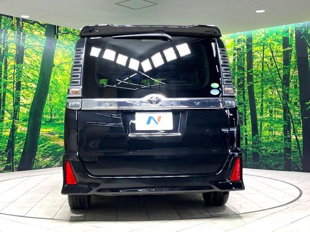 TOYOTA VOXY 2018 Image 31