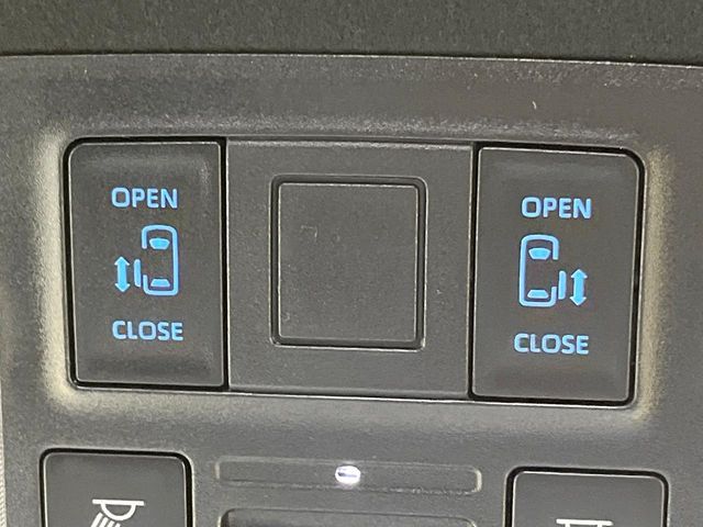 TOYOTA VOXY HYBRID 2025 Image 31