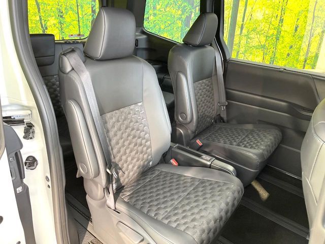 TOYOTA VOXY HYBRID 2025 Image 31