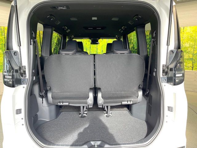 TOYOTA VOXY HYBRID 2025 Image 31