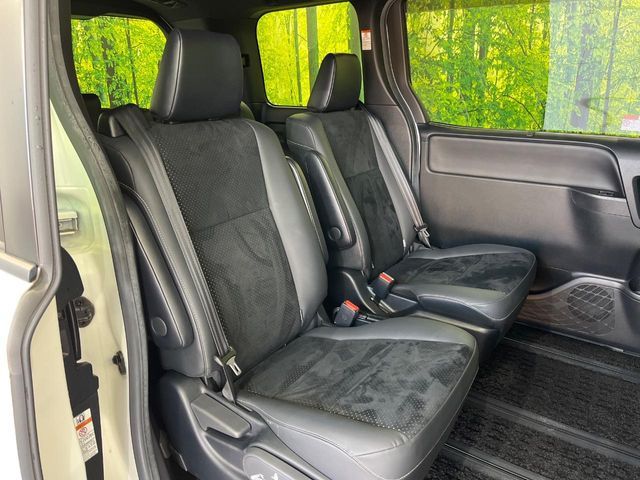 TOYOTA VOXY HYBRID 2020 Image 31