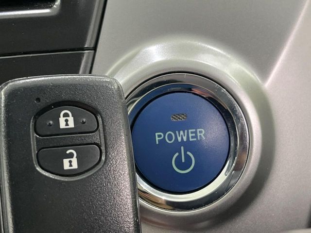 TOYOTA PRIUS ALPHA 2013 Image 31