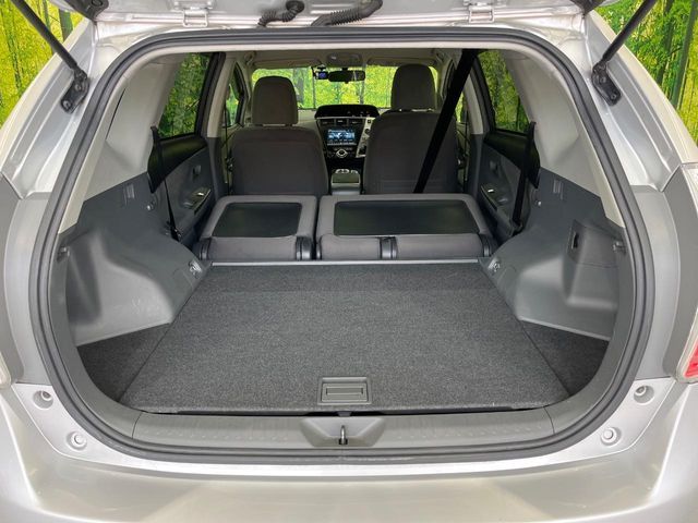 TOYOTA PRIUS ALPHA 2013 Image 31