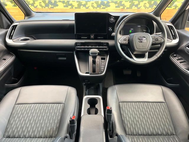 TOYOTA NOAH HYBRID 2024 Image 31