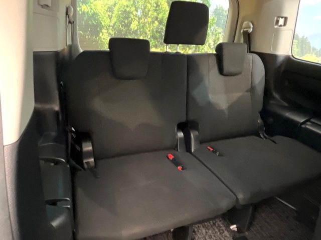 TOYOTA VOXY HYBRID 2015 Image 31