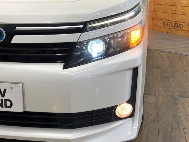 TOYOTA VOXY HYBRID 2015 Image 31