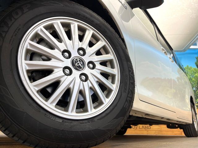 TOYOTA VOXY HYBRID 2015 Image 31