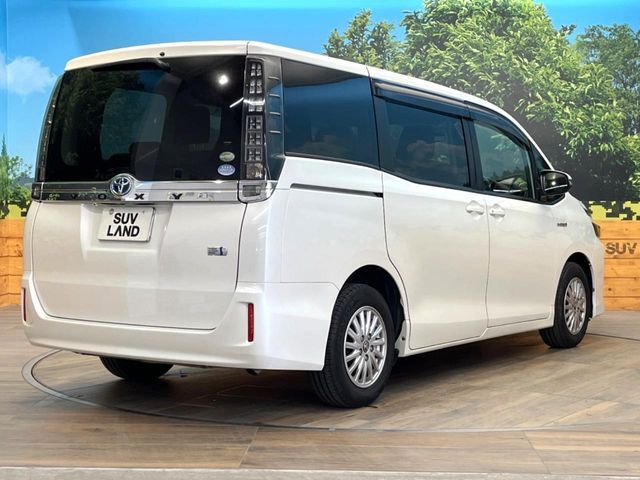 TOYOTA VOXY HYBRID 2015 Image 31