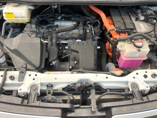 TOYOTA VOXY HYBRID 2015 Image 31