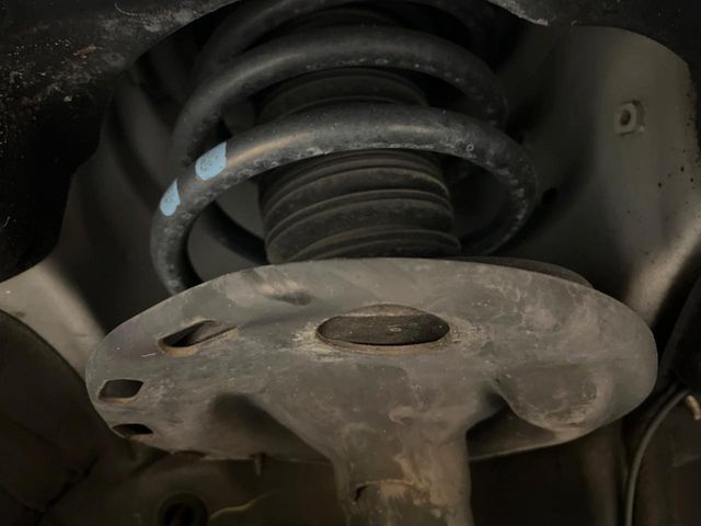 TOYOTA VOXY HYBRID 2015 Image 31