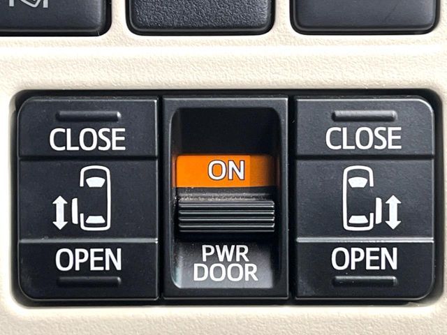 TOYOTA NOAH HYBRID 2018 Image 31