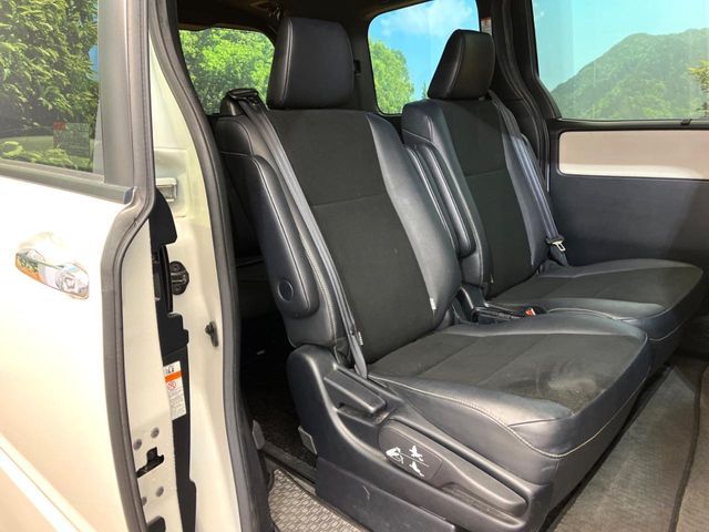 TOYOTA NOAH HYBRID 2018 Image 31