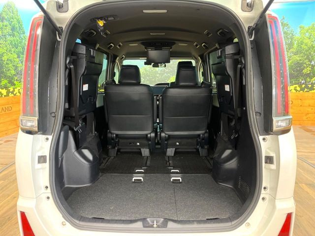 TOYOTA NOAH HYBRID 2018 Image 31