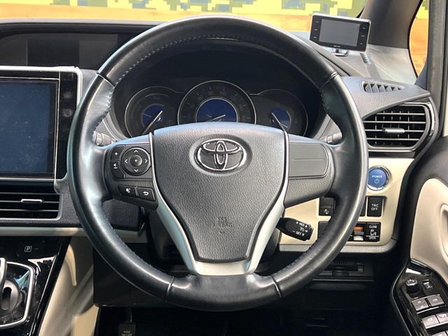 TOYOTA NOAH HYBRID 2018 Image 31