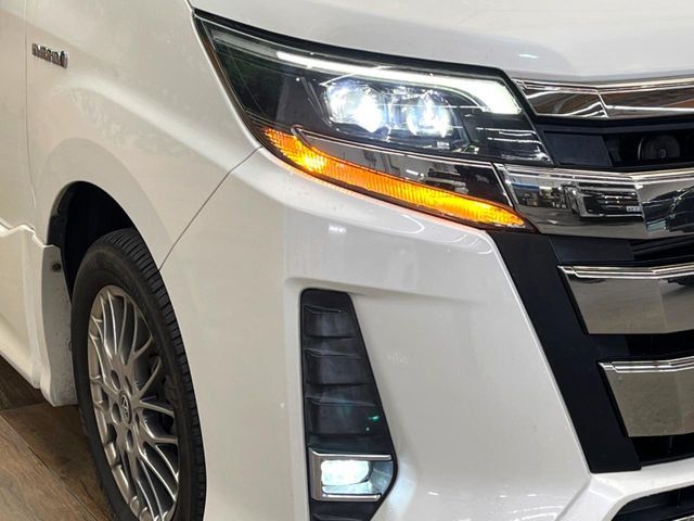 TOYOTA NOAH HYBRID 2018 Image 31