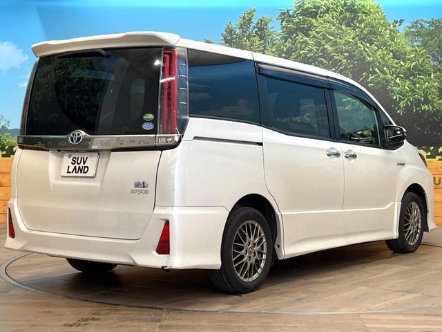 TOYOTA NOAH HYBRID 2018 Image 31