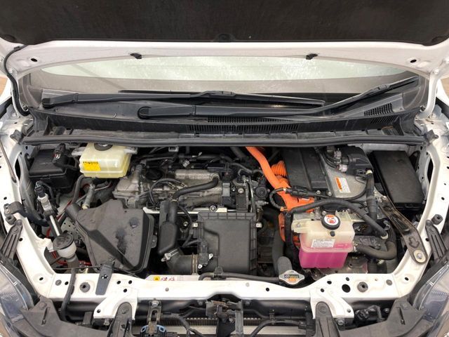 TOYOTA NOAH HYBRID 2018 Image 31