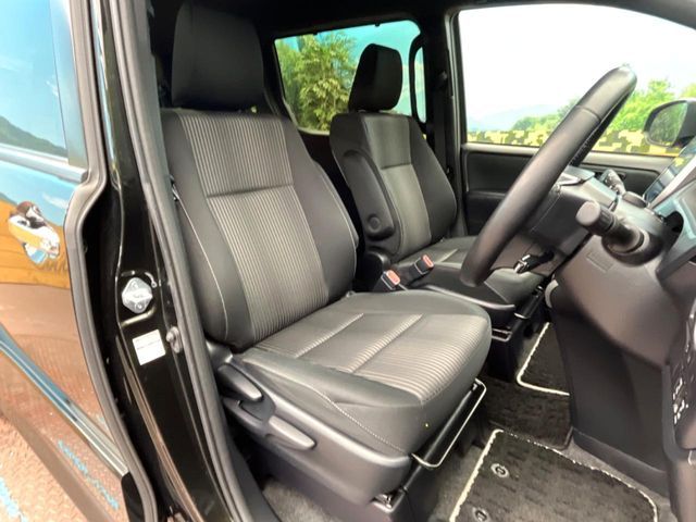 TOYOTA VOXY 2020 Image 31