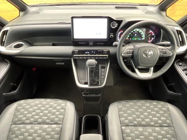 TOYOTA VOXY 2022 Image 31