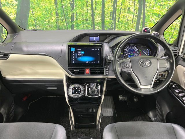 TOYOTA NOAH HYBRID 2018 Image 31