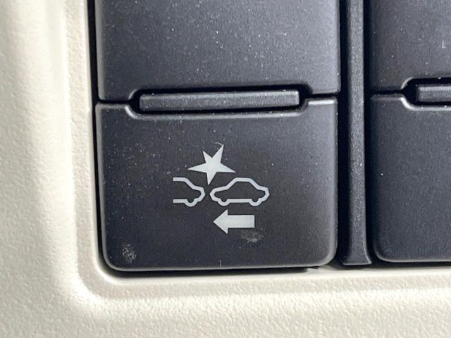 TOYOTA NOAH HYBRID 2018 Image 31