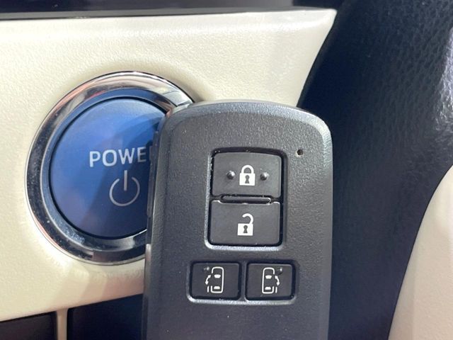 TOYOTA NOAH HYBRID 2018 Image 31