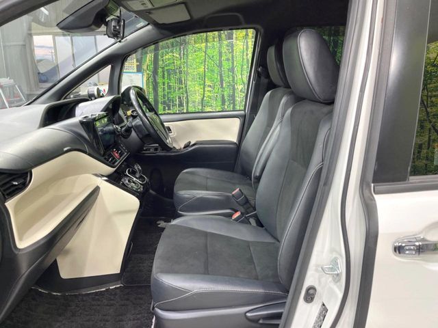 TOYOTA NOAH HYBRID 2018 Image 31