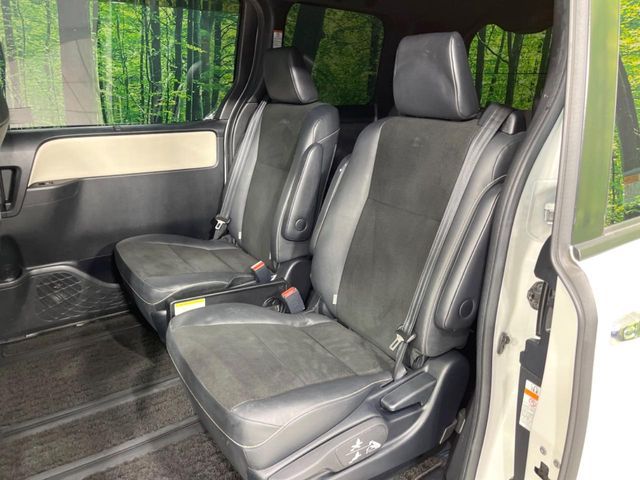 TOYOTA NOAH HYBRID 2018 Image 31