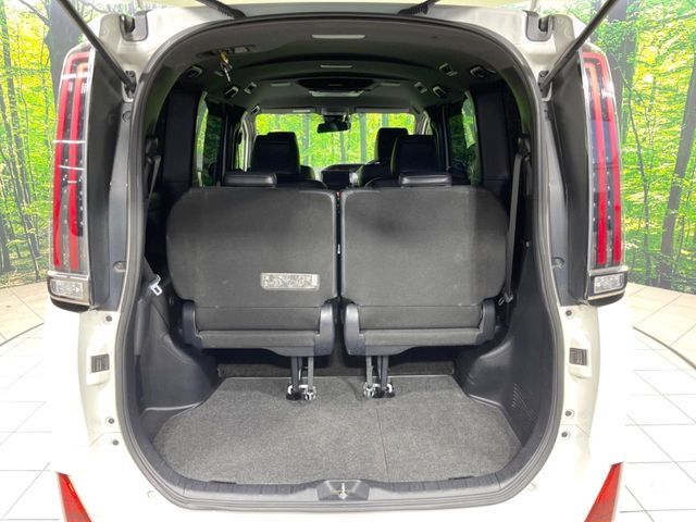 TOYOTA NOAH HYBRID 2018 Image 31