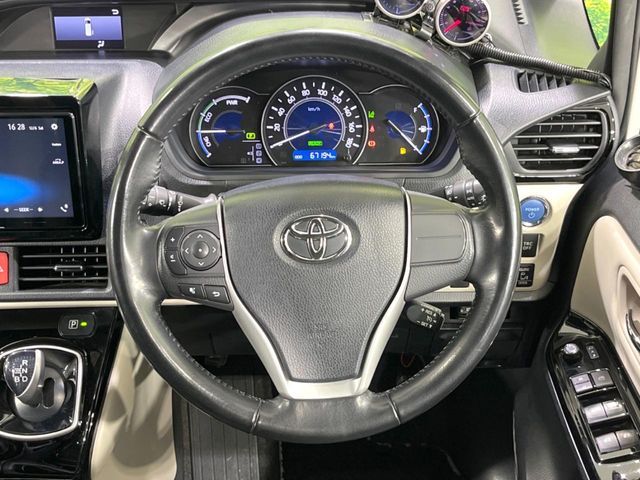 TOYOTA NOAH HYBRID 2018 Image 31