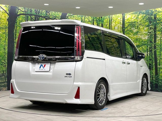 TOYOTA NOAH HYBRID 2018 Image 31